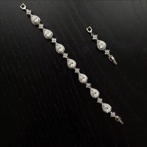 Silver Bracelet with Water Drops and Geometric Links